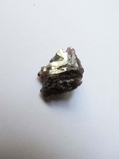Аксинит, природный кристалл  1