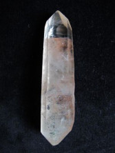 Двухконечник с кристаллом гематита, с ключами и гравировкой, самоисцеленный