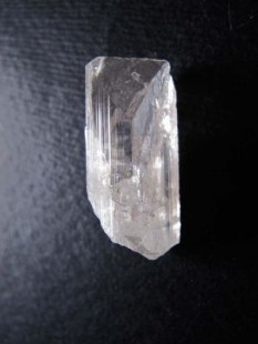 Данбурит, кристалл
